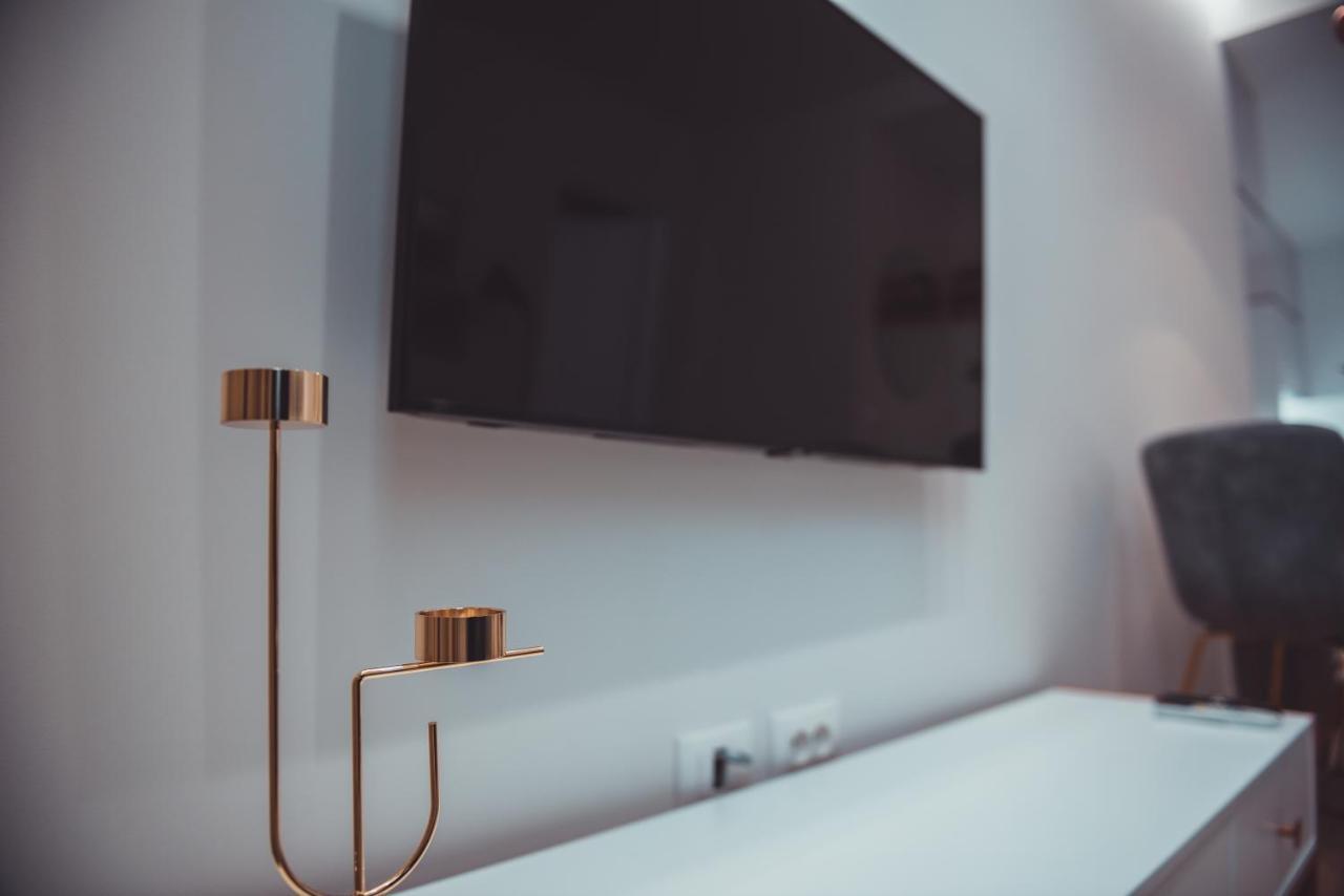 Tam Skanderbeg Square City Center Apartment No2 Тирана Экстерьер фото